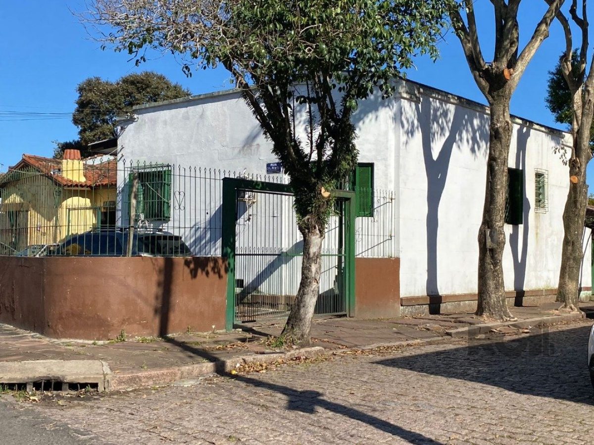 Casa à venda com 100m², 3 quartos, 1 vaga no bairro Medianeira em Porto Alegre - Foto 1