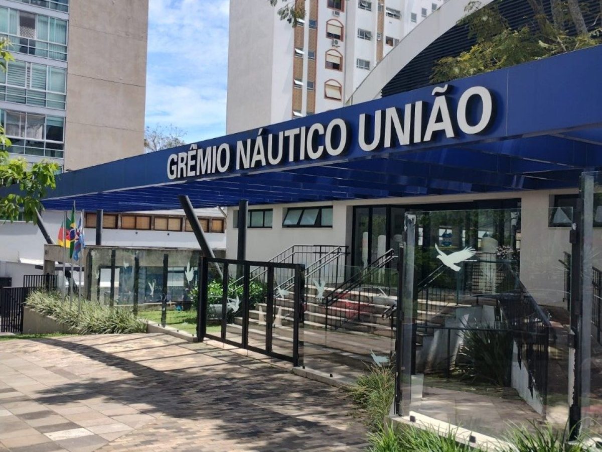 Apartamento à venda com 132m², 3 quartos, 1 suíte, 1 vaga no bairro Petrópolis em Porto Alegre - Foto 1