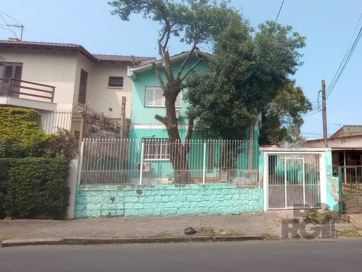 Casa à venda com 284m², 4 quartos, 1 suíte, 4 vagas no bairro Tristeza em Porto Alegre - Foto 1