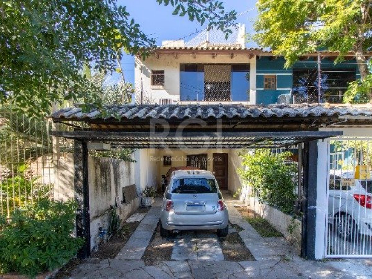 Casa à venda com 214m², 3 quartos, 3 suítes, 2 vagas no bairro Ipanema em Porto Alegre - Foto 1