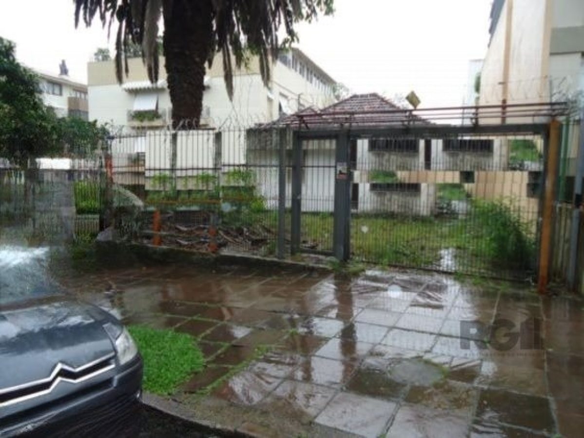 Casa à venda com 350m², 1 quarto, 6 vagas no bairro Petrópolis em Porto Alegre - Foto 1