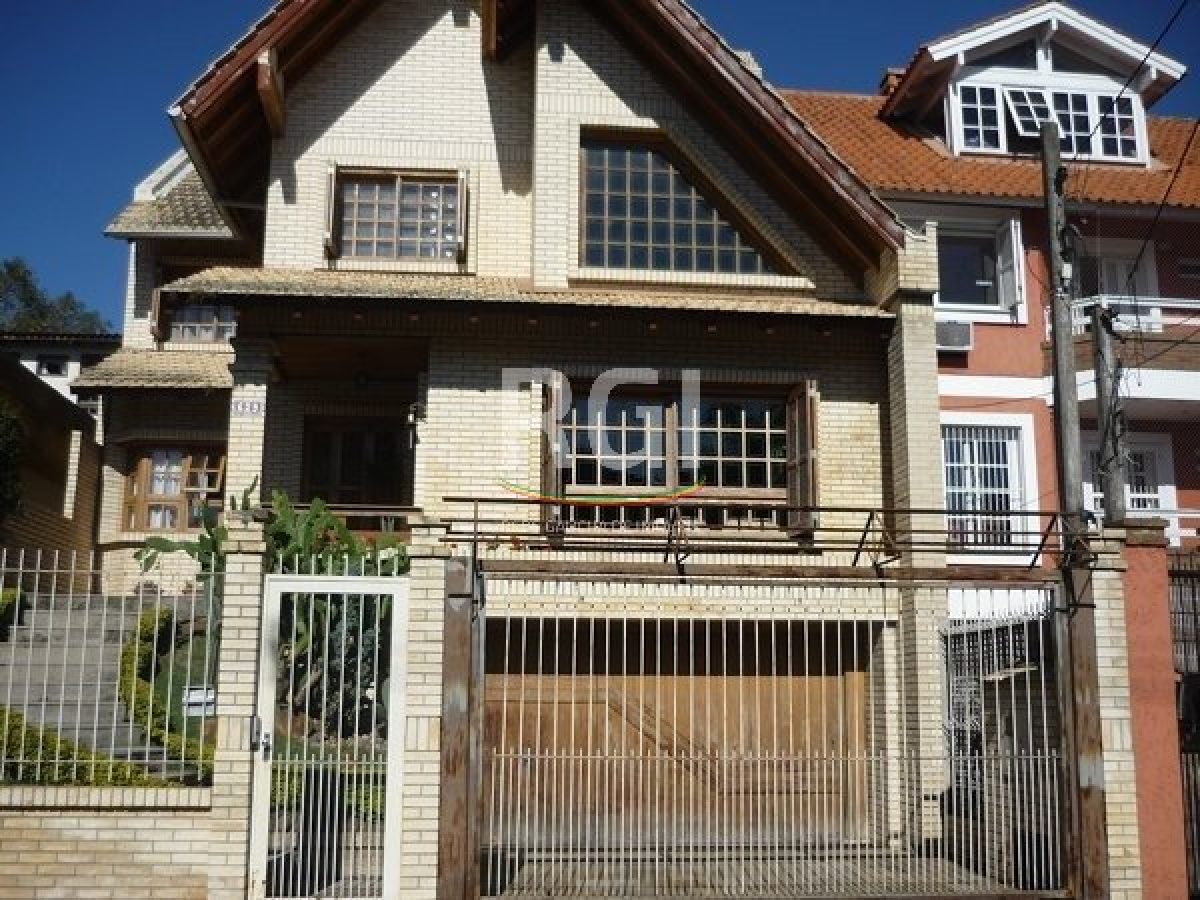 Casa à venda com 240m², 3 quartos, 1 suíte, 4 vagas no bairro Tristeza em Porto Alegre - Foto 1