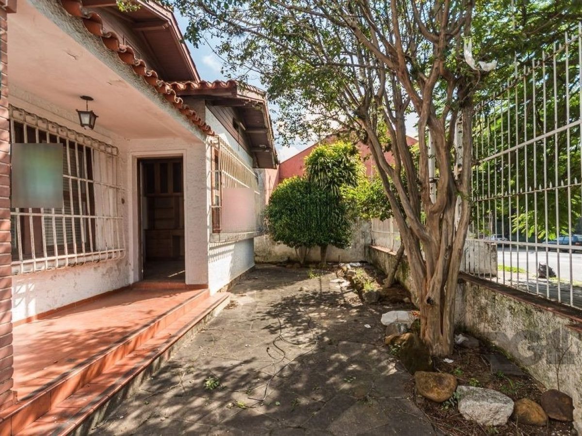 Casa à venda com 169m², 4 quartos, 3 vagas no bairro Medianeira em Porto Alegre - Foto 1