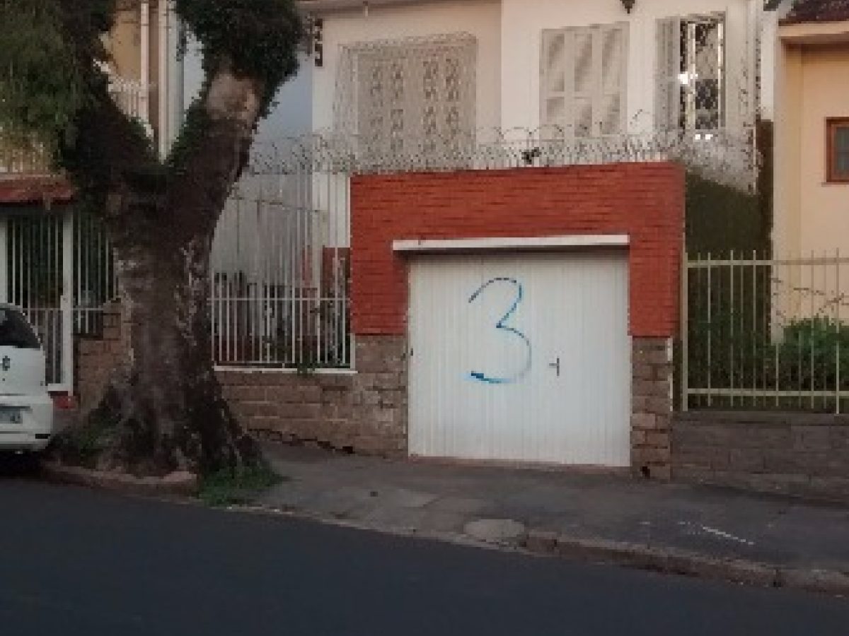 Casa à venda com 400m², 3 quartos, 1 suíte, 2 vagas no bairro Glória em Porto Alegre - Foto 1