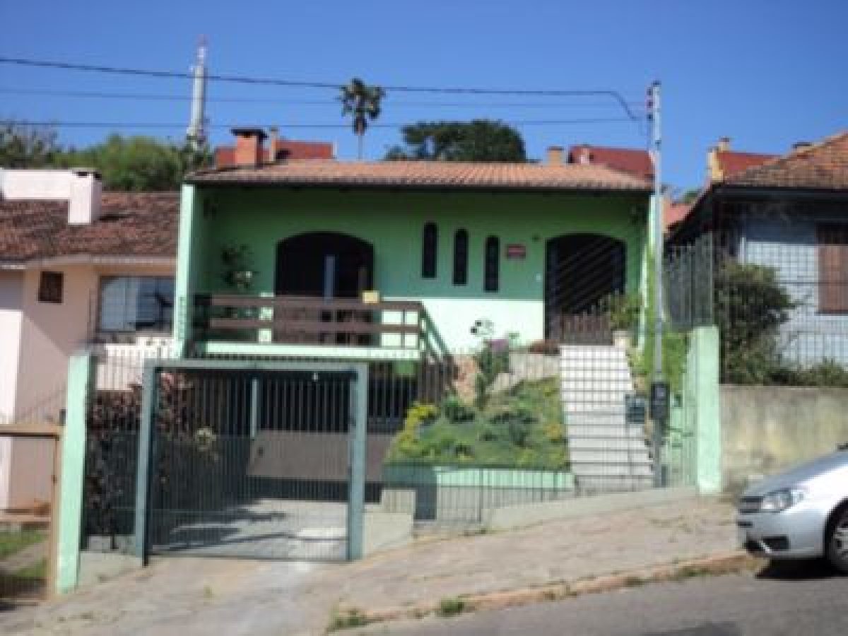 Casa à venda com 331m², 3 quartos, 1 suíte no bairro Santa Tereza em Porto Alegre - Foto 1