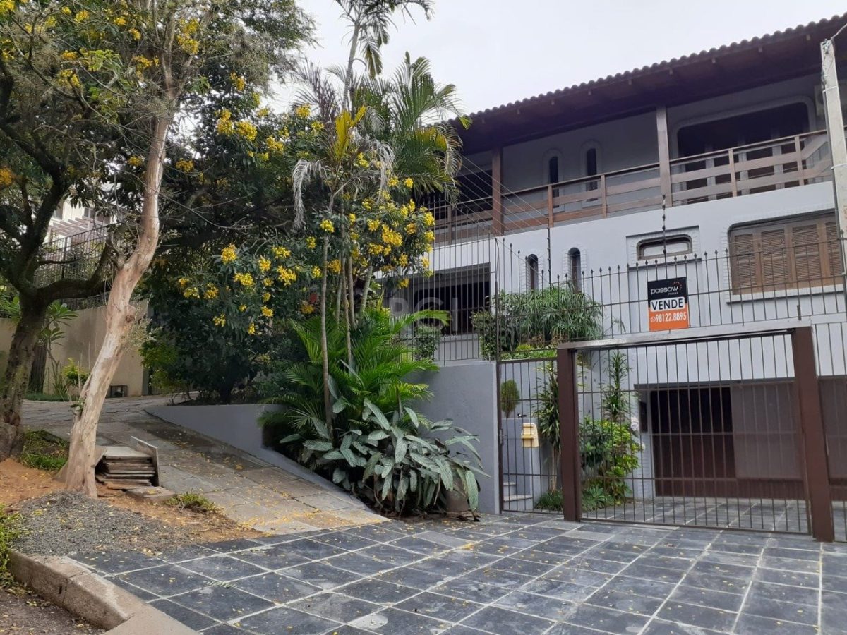 Casa à venda com 204m², 4 quartos, 1 suíte, 2 vagas no bairro Cristal em Porto Alegre - Foto 1