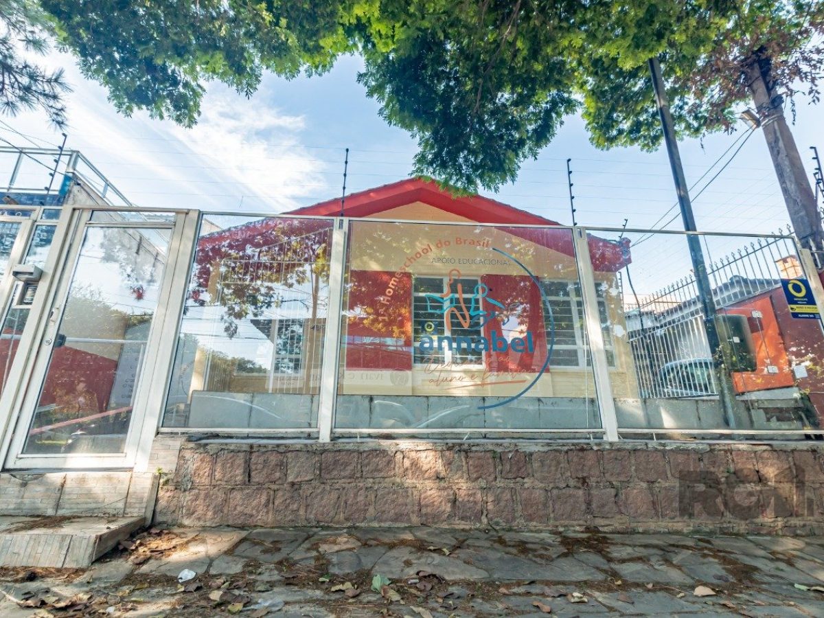 Casa à venda com 160m², 3 quartos, 1 suíte, 4 vagas no bairro Vila Ipiranga em Porto Alegre - Foto 1