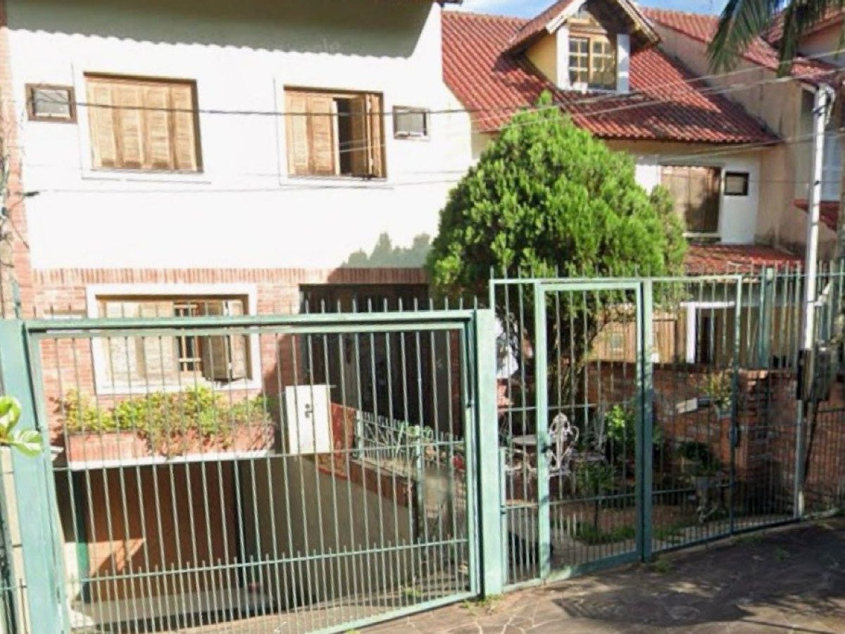 Casa à venda com 231m², 3 quartos, 1 suíte, 3 vagas no bairro Ipanema em Porto Alegre - Foto 1