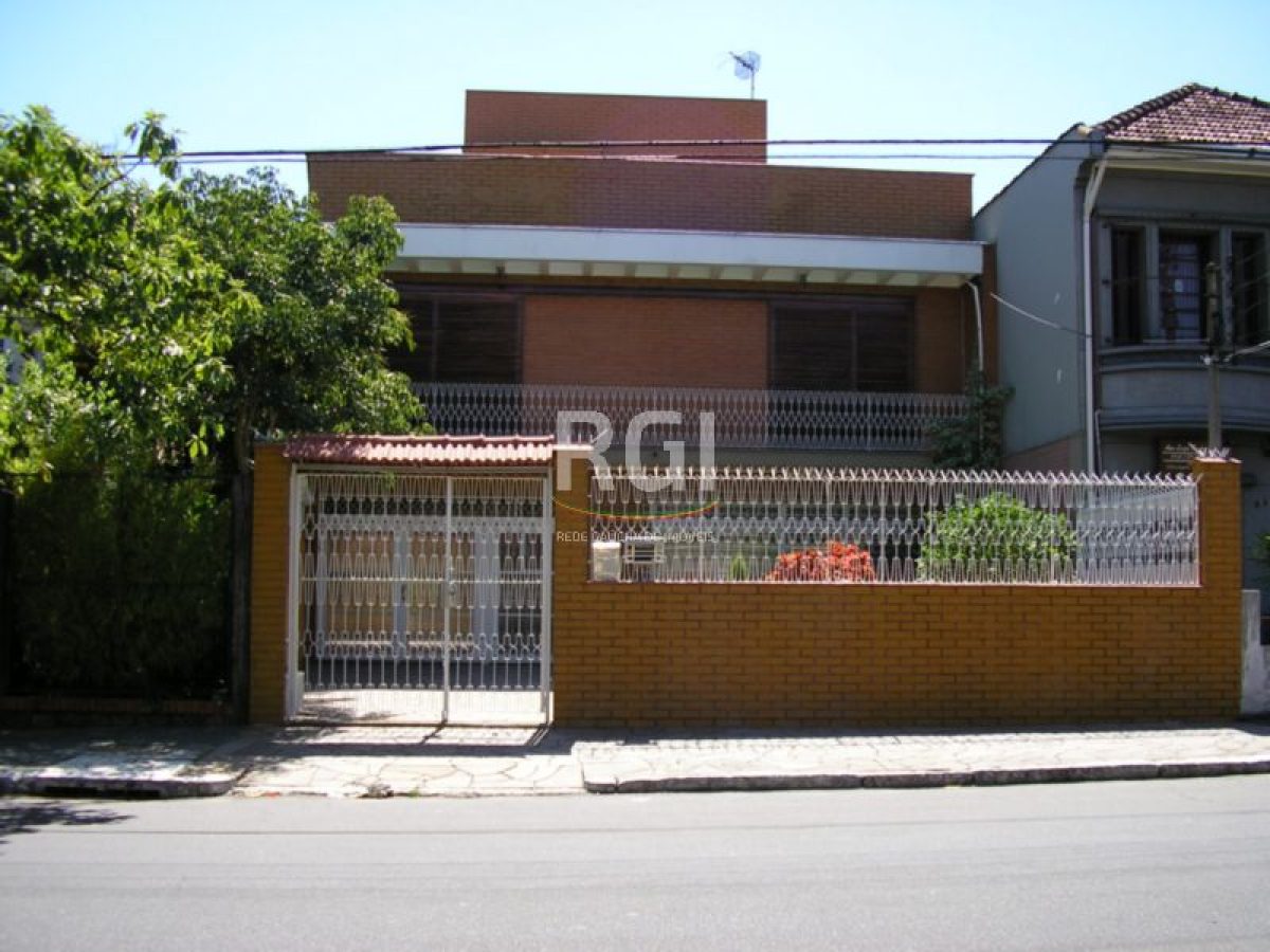 Casa à venda com 524m², 5 quartos, 1 suíte, 6 vagas no bairro Medianeira em Porto Alegre - Foto 1