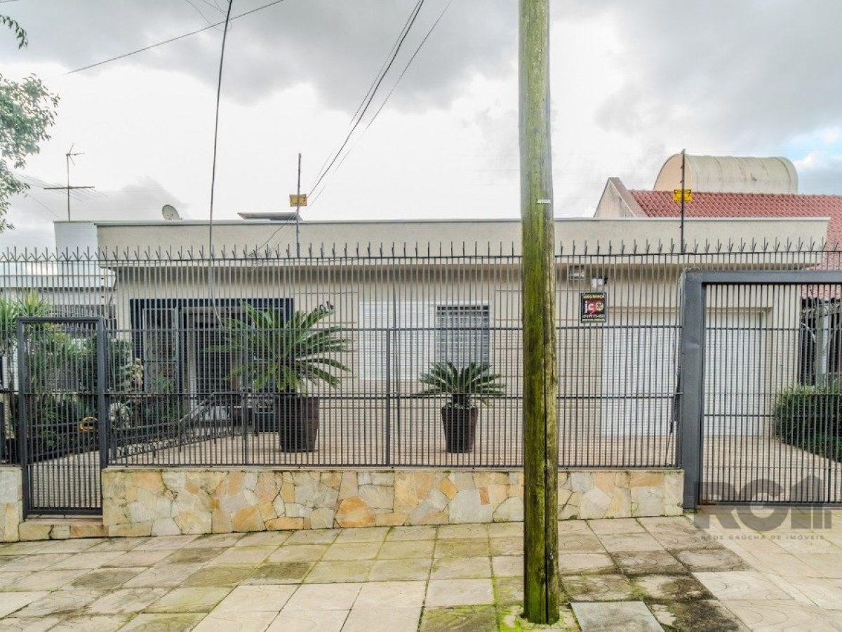 Casa à venda com 200m², 3 quartos, 2 suítes, 2 vagas no bairro Medianeira em Porto Alegre - Foto 1