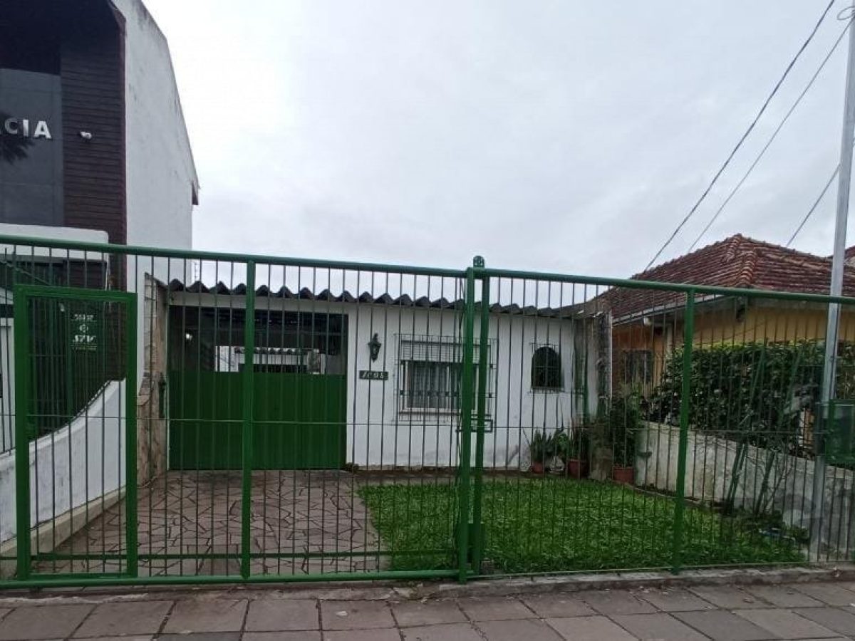 Casa à venda com 272m², 3 quartos, 2 suítes, 10 vagas no bairro Partenon em Porto Alegre - Foto 1