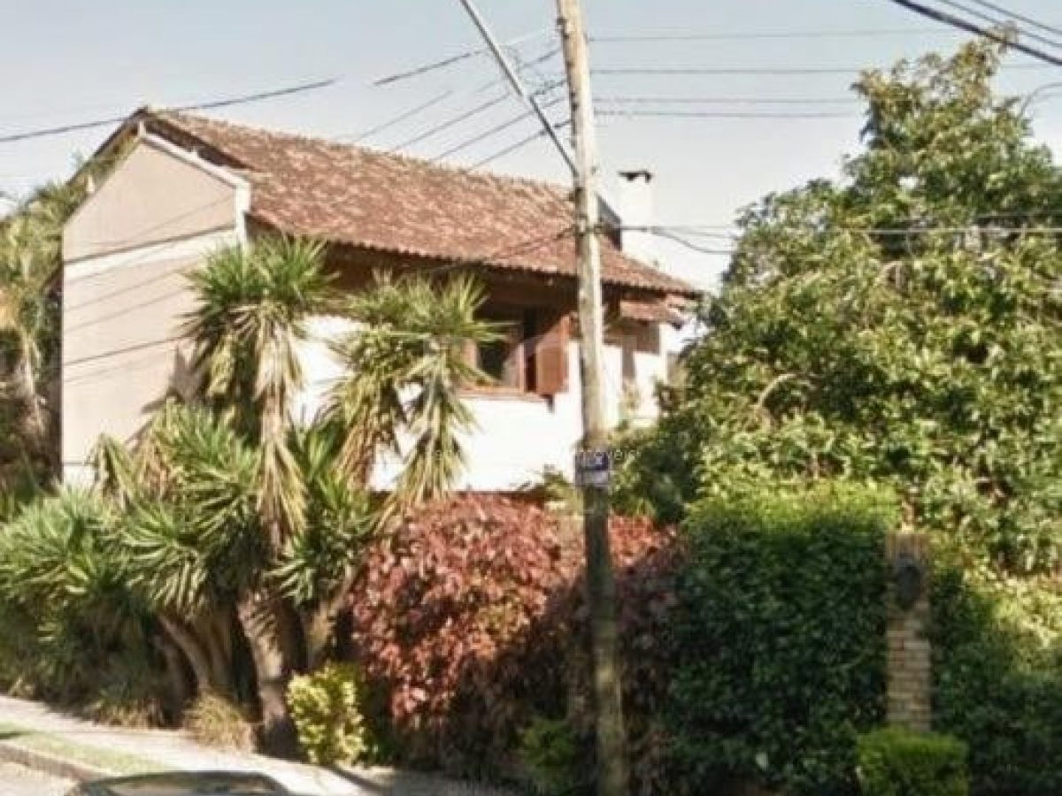 Casa à venda com 350m², 3 quartos, 1 suíte, 6 vagas no bairro Tristeza em Porto Alegre - Foto 1