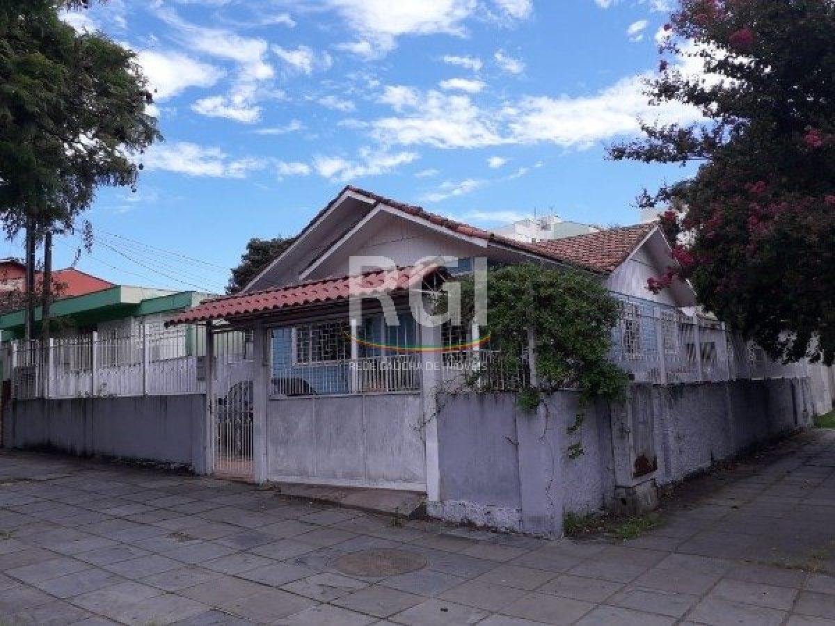 Casa à venda com 90m², 4 quartos, 3 vagas no bairro Cristal em Porto Alegre - Foto 1