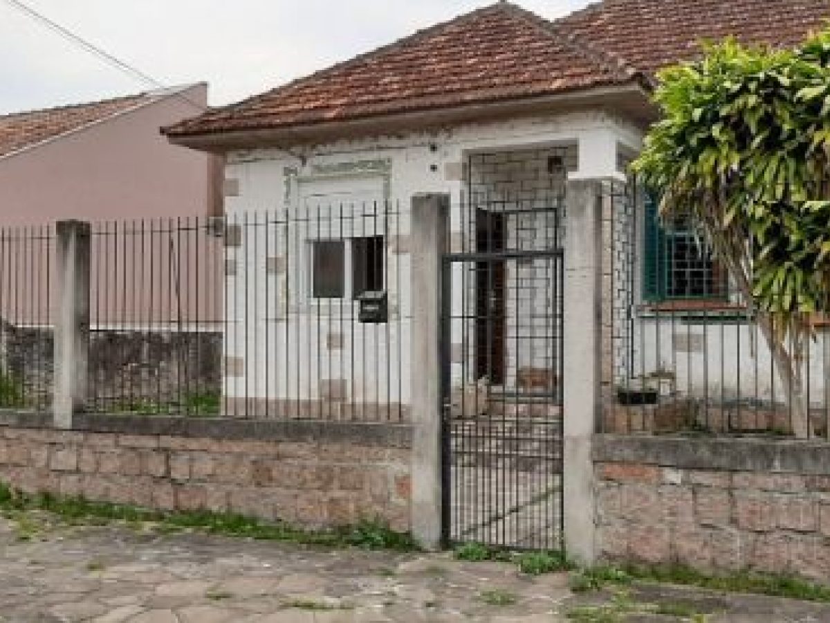 Casa à venda com 135m², 3 quartos, 1 suíte, 5 vagas no bairro Ipanema em Porto Alegre - Foto 1