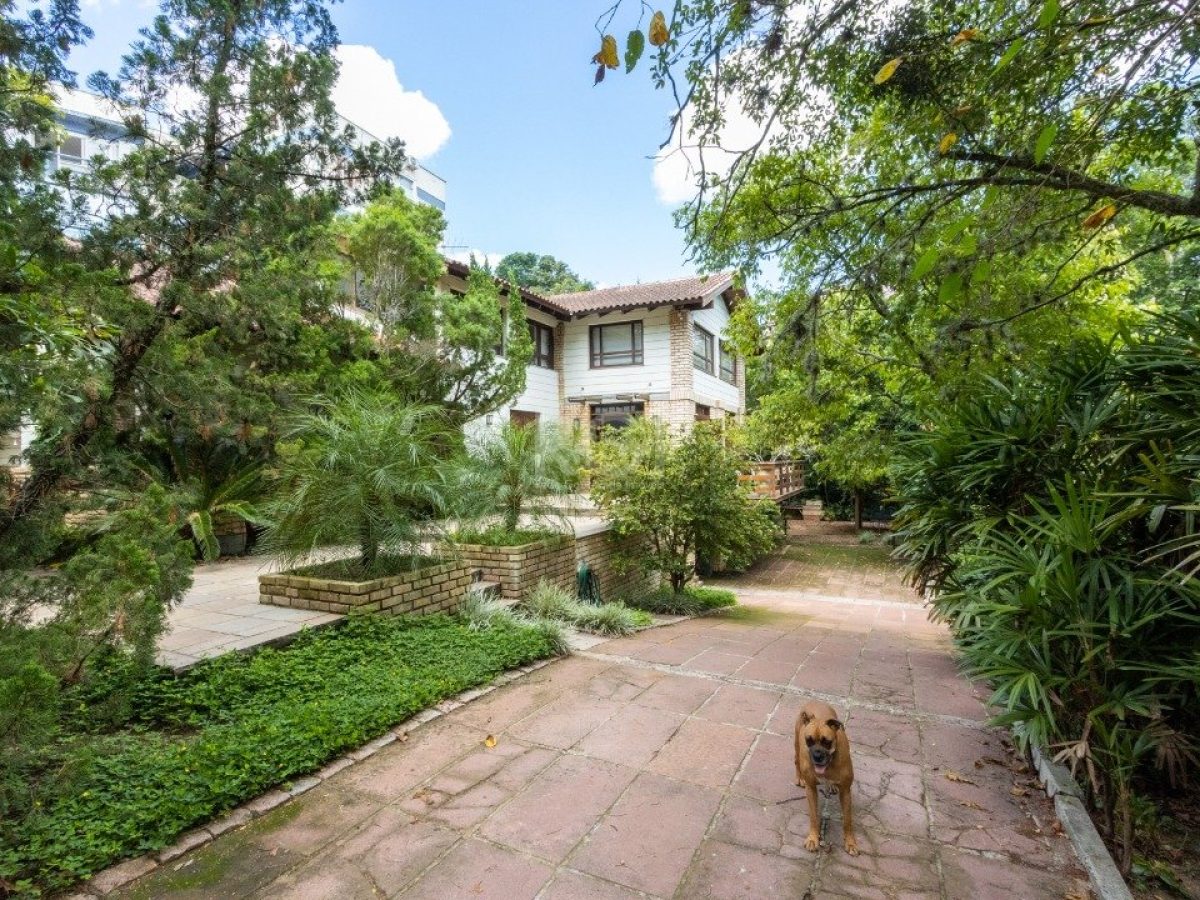 Casa à venda com 500m², 4 quartos, 1 suíte, 2 vagas no bairro Tristeza em Porto Alegre - Foto 1