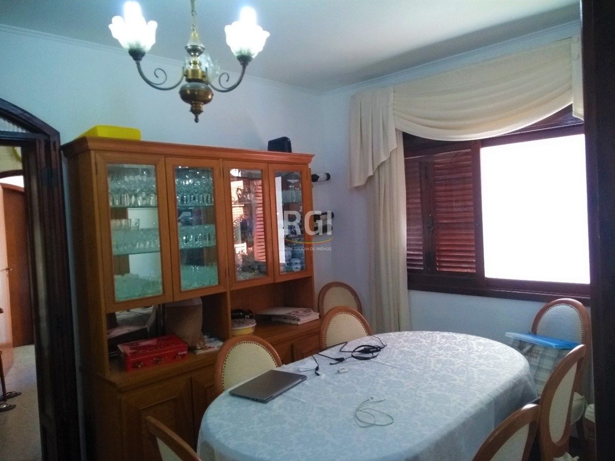 Casa à venda com 175m², 4 quartos, 2 suítes, 2 vagas no bairro Santa Cecília em Porto Alegre - Foto 1