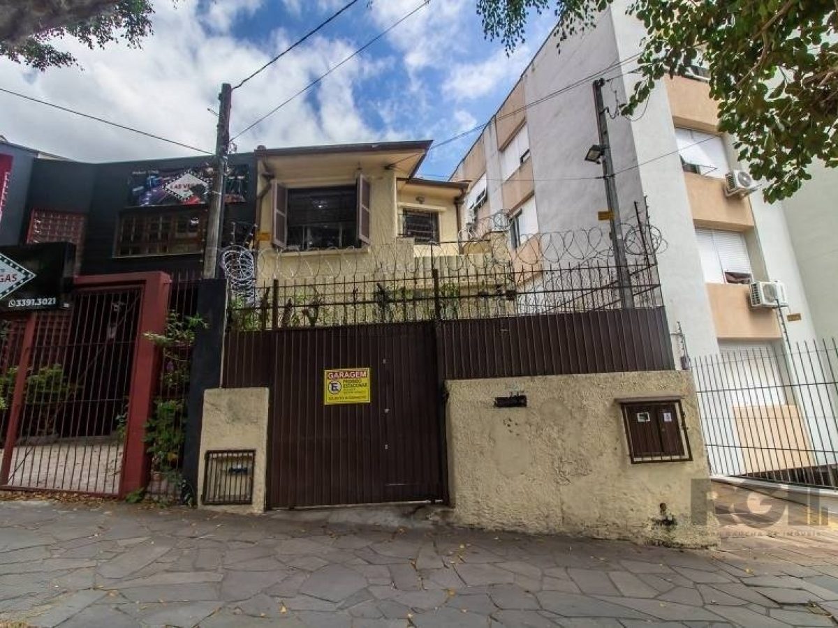 Casa à venda com 148m², 3 quartos, 1 suíte, 2 vagas no bairro Floresta em Porto Alegre - Foto 1