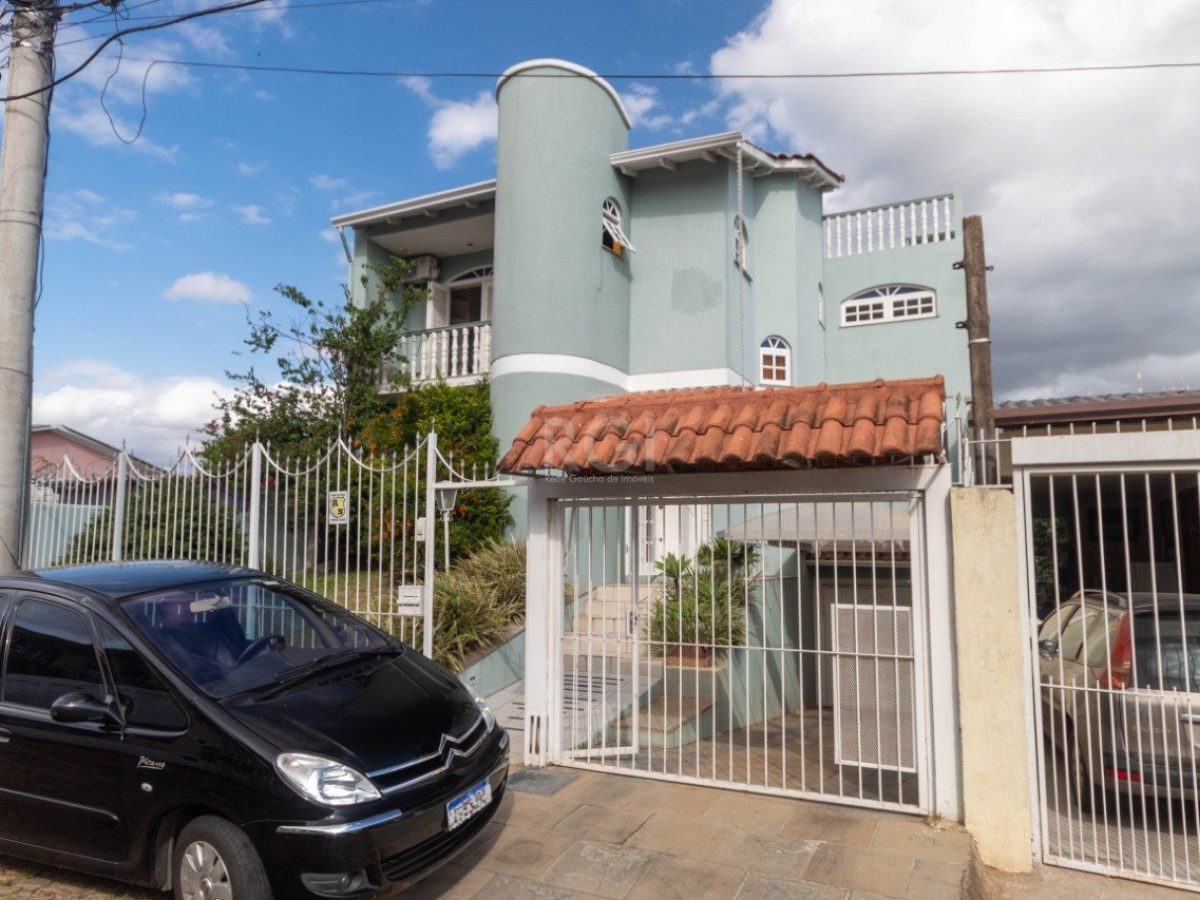 Casa à venda com 250m², 3 quartos, 2 suítes no bairro Partenon em Porto Alegre - Foto 1