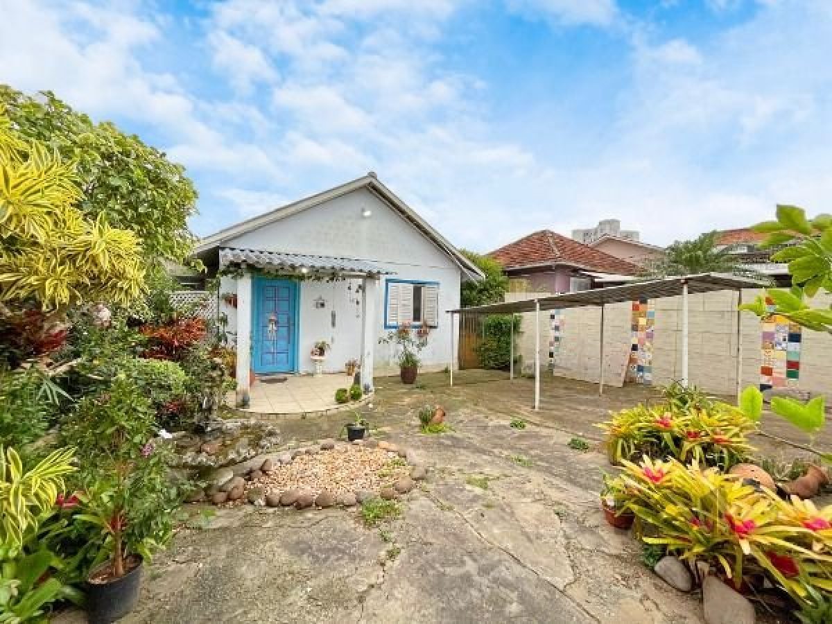 Casa à venda com 100m², 5 quartos, 1 vaga no bairro Santo Antônio em Porto Alegre - Foto 1