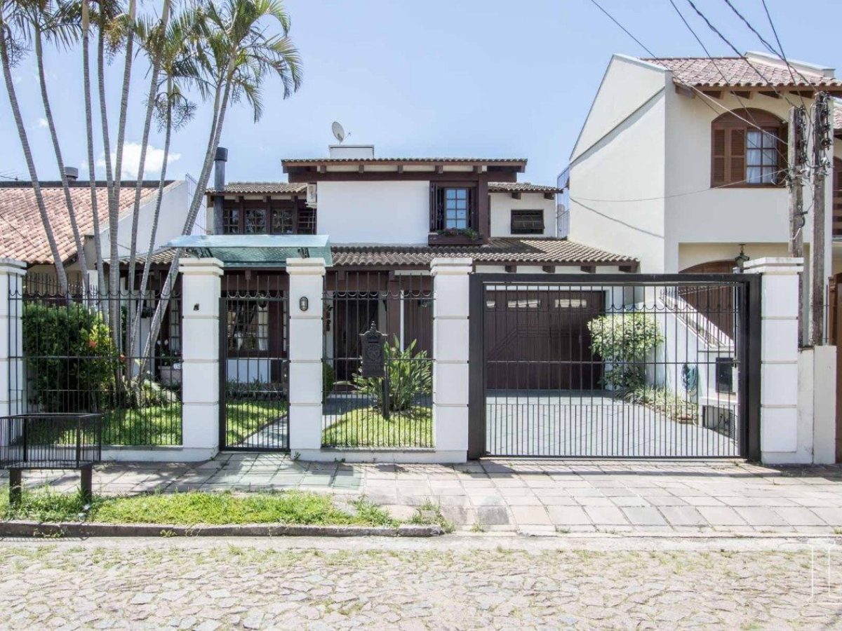 Casa à venda com 238m², 4 quartos, 1 suíte, 4 vagas no bairro Ipanema em Porto Alegre - Foto 1