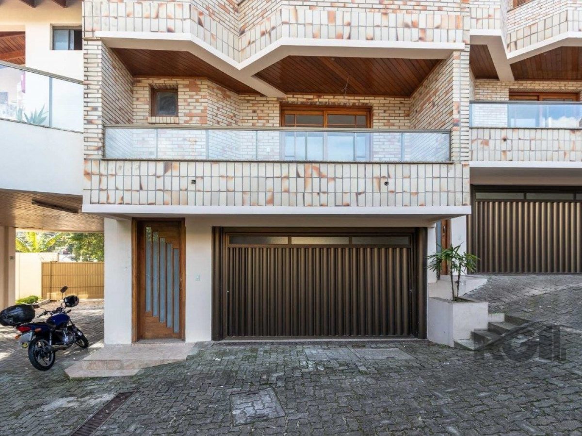 Casa Condominio à venda com 237m², 3 quartos, 1 suíte, 2 vagas no bairro Ipanema em Porto Alegre - Foto 1