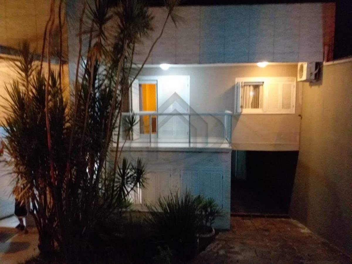 Sobrado à venda com 200m², 2 quartos, 2 suítes, 3 vagas no bairro Glória em Porto Alegre - Foto 1