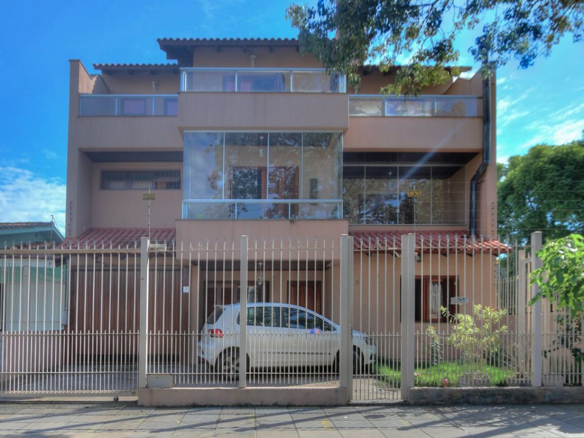 Casa à venda com 323m², 3 quartos, 6 vagas no bairro Tristeza em Porto Alegre - Foto 1