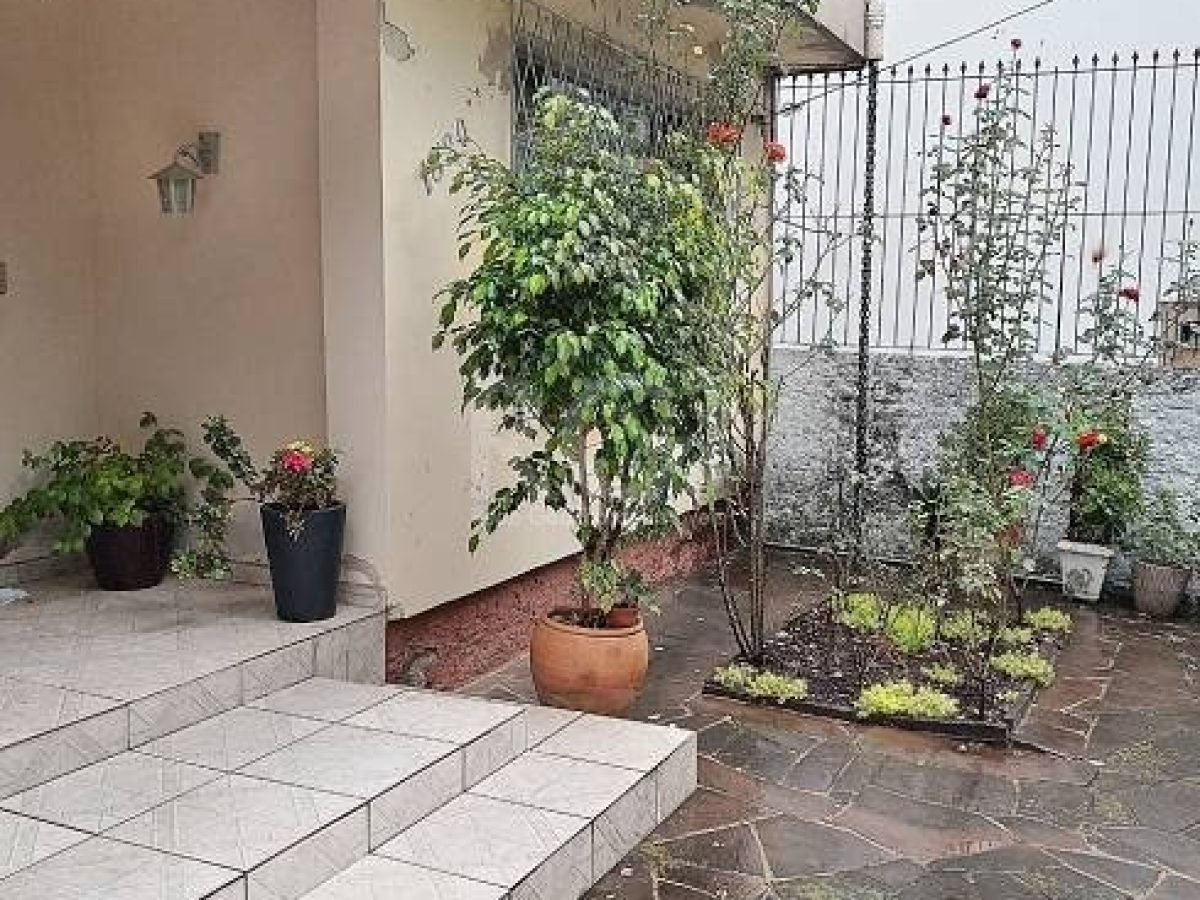 Casa à venda com 160m², 4 quartos, 2 vagas no bairro Vila Ipiranga em Porto Alegre - Foto 1