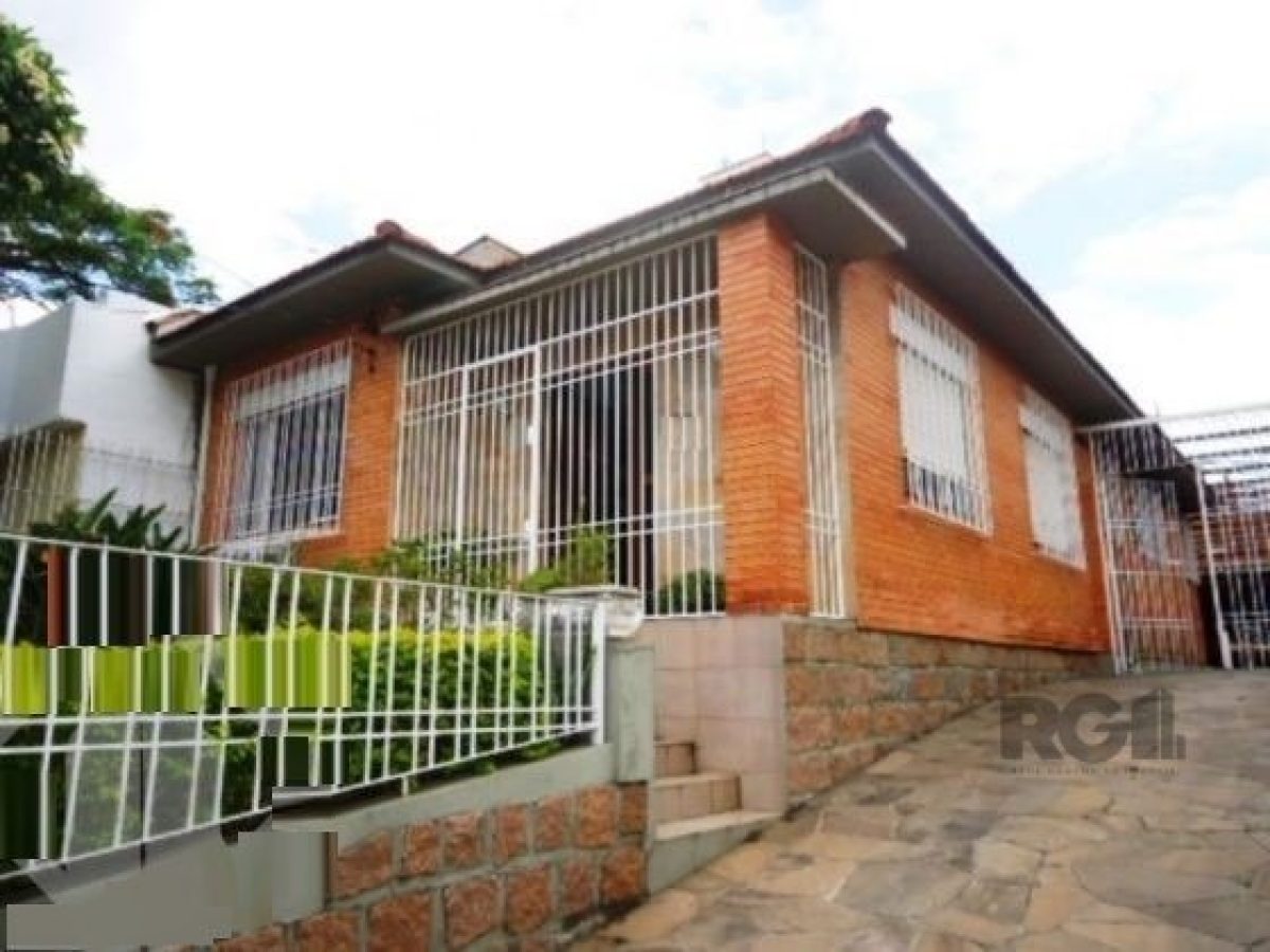 Casa à venda com 150m², 3 quartos, 1 suíte, 4 vagas no bairro Partenon em Porto Alegre - Foto 1