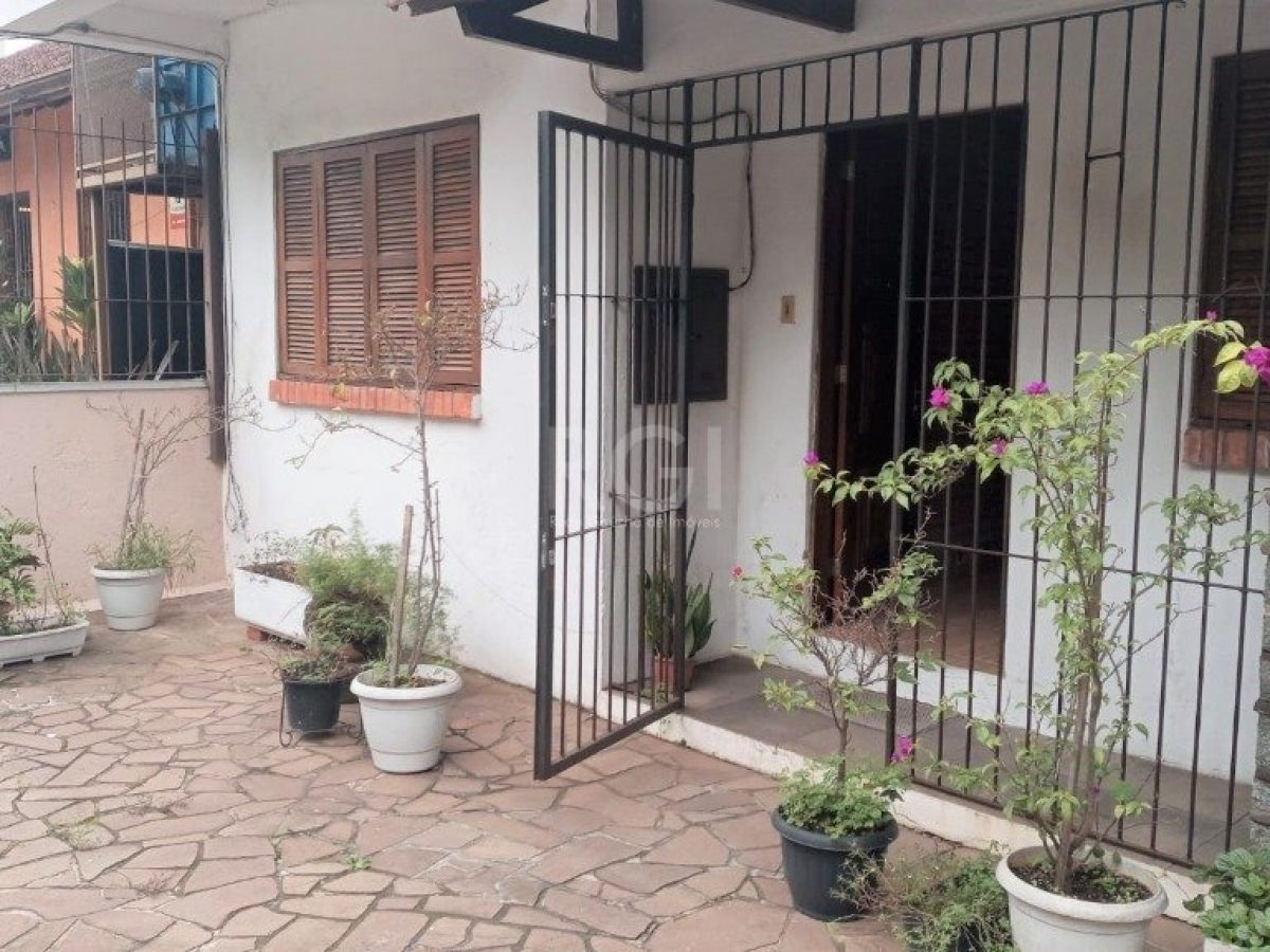 Casa à venda com 210m², 4 quartos, 2 vagas no bairro Petrópolis em Porto Alegre - Foto 1