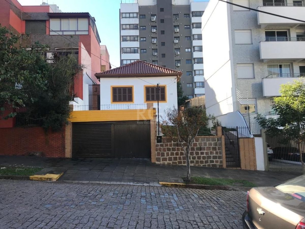 Casa à venda com 247m², 3 quartos, 2 vagas no bairro Petrópolis em Porto Alegre - Foto 1