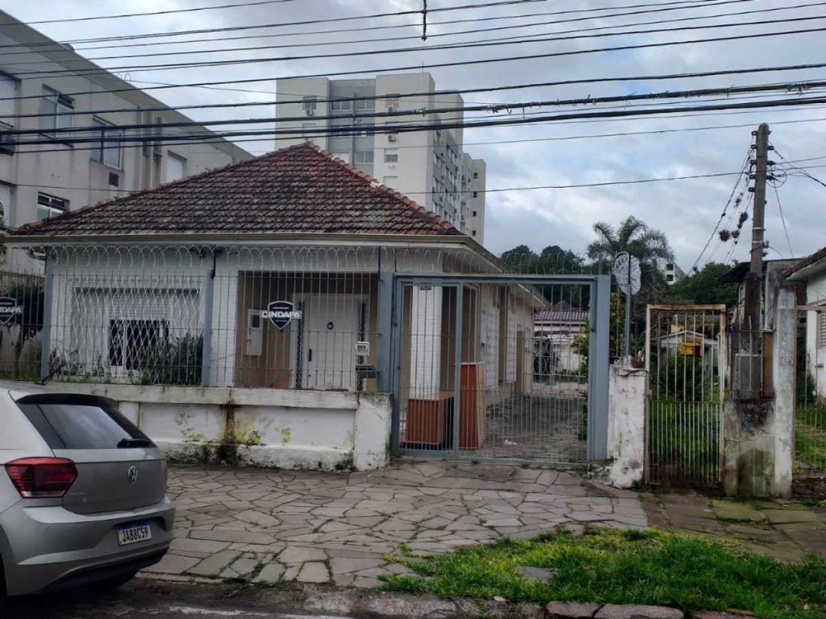 Casa à venda com 140m², 3 quartos, 3 vagas no bairro Azenha em Porto Alegre - Foto 1