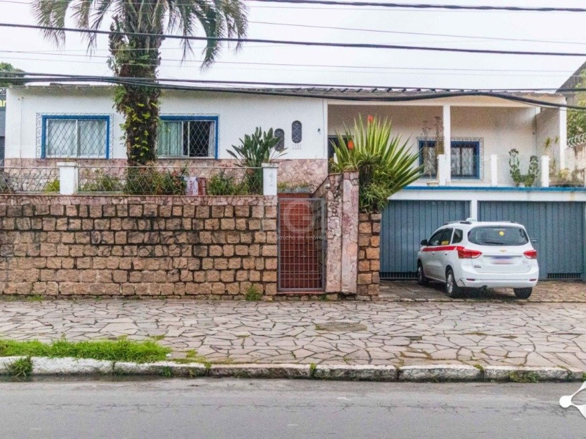 Casa à venda com 240m², 3 quartos, 1 suíte, 3 vagas no bairro Cristal em Porto Alegre - Foto 1