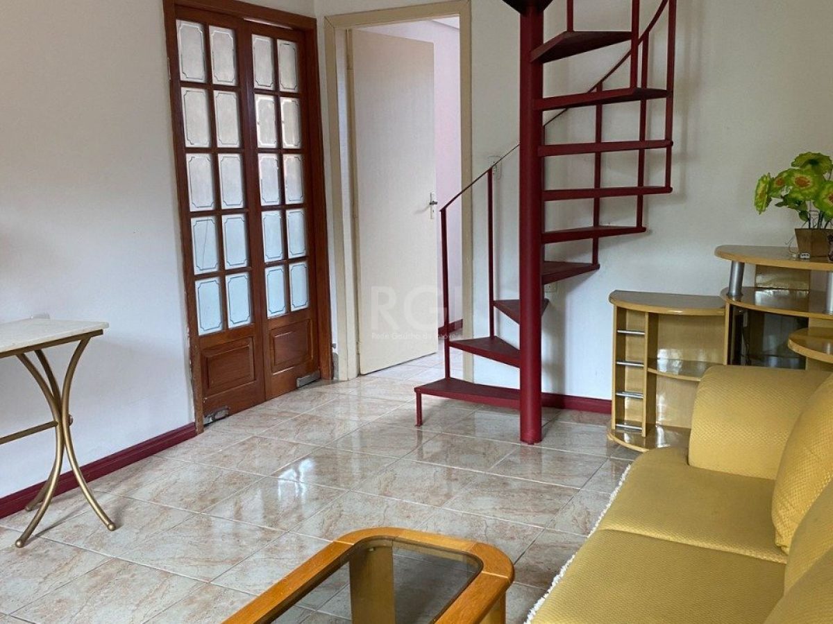 Casa à venda com 230m², 3 quartos, 1 suíte, 4 vagas no bairro Santa Tereza em Porto Alegre - Foto 1