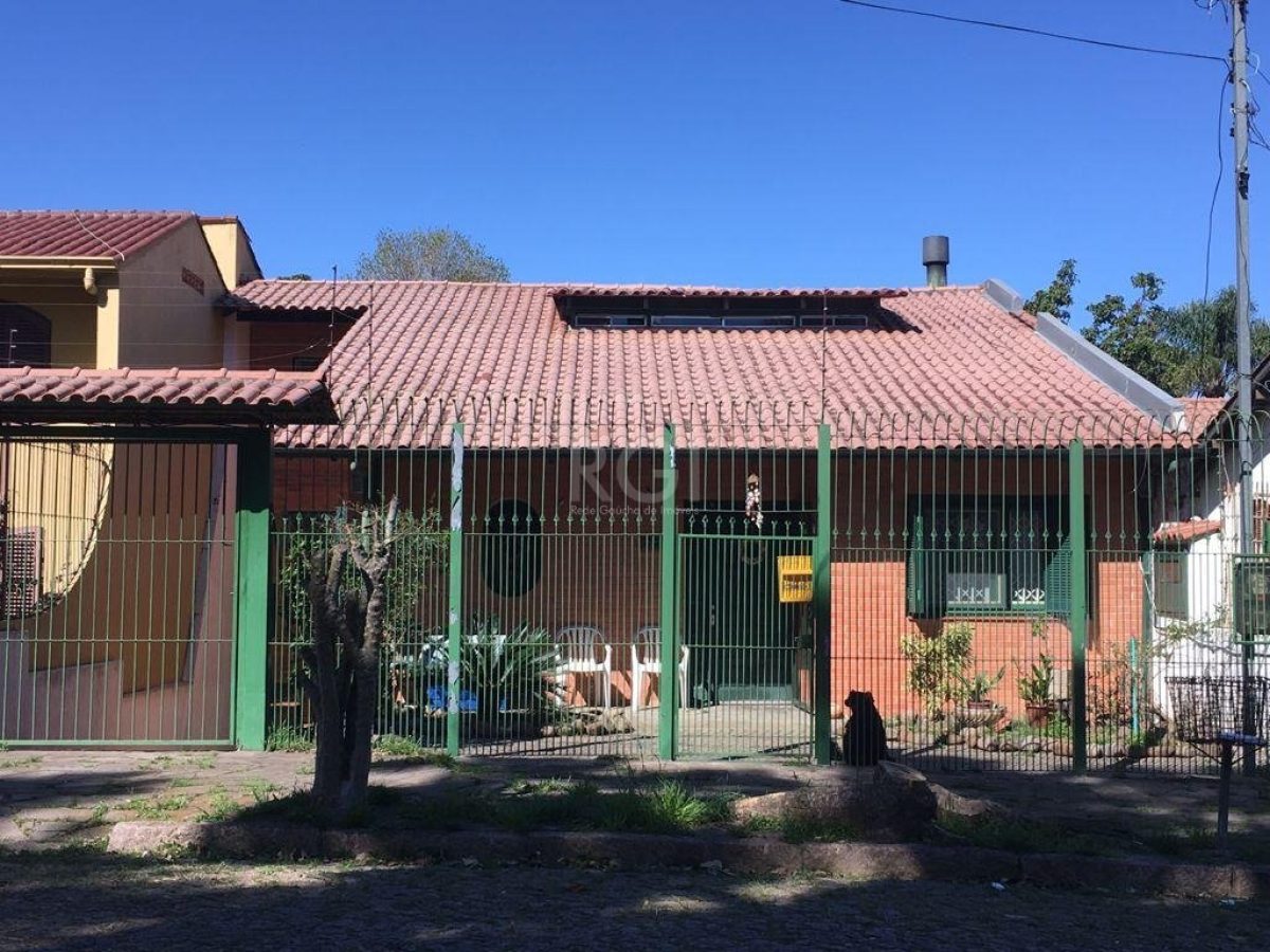 Casa à venda com 354m², 3 quartos, 2 suítes, 4 vagas no bairro Ipanema em Porto Alegre - Foto 1