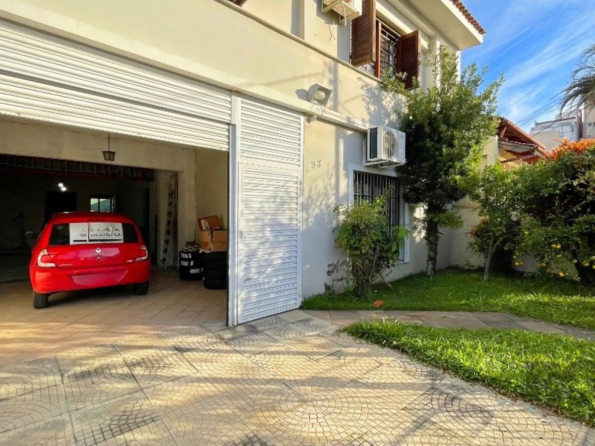 Casa à venda com 206m², 4 quartos, 1 suíte, 4 vagas no bairro Glória em Porto Alegre - Foto 1