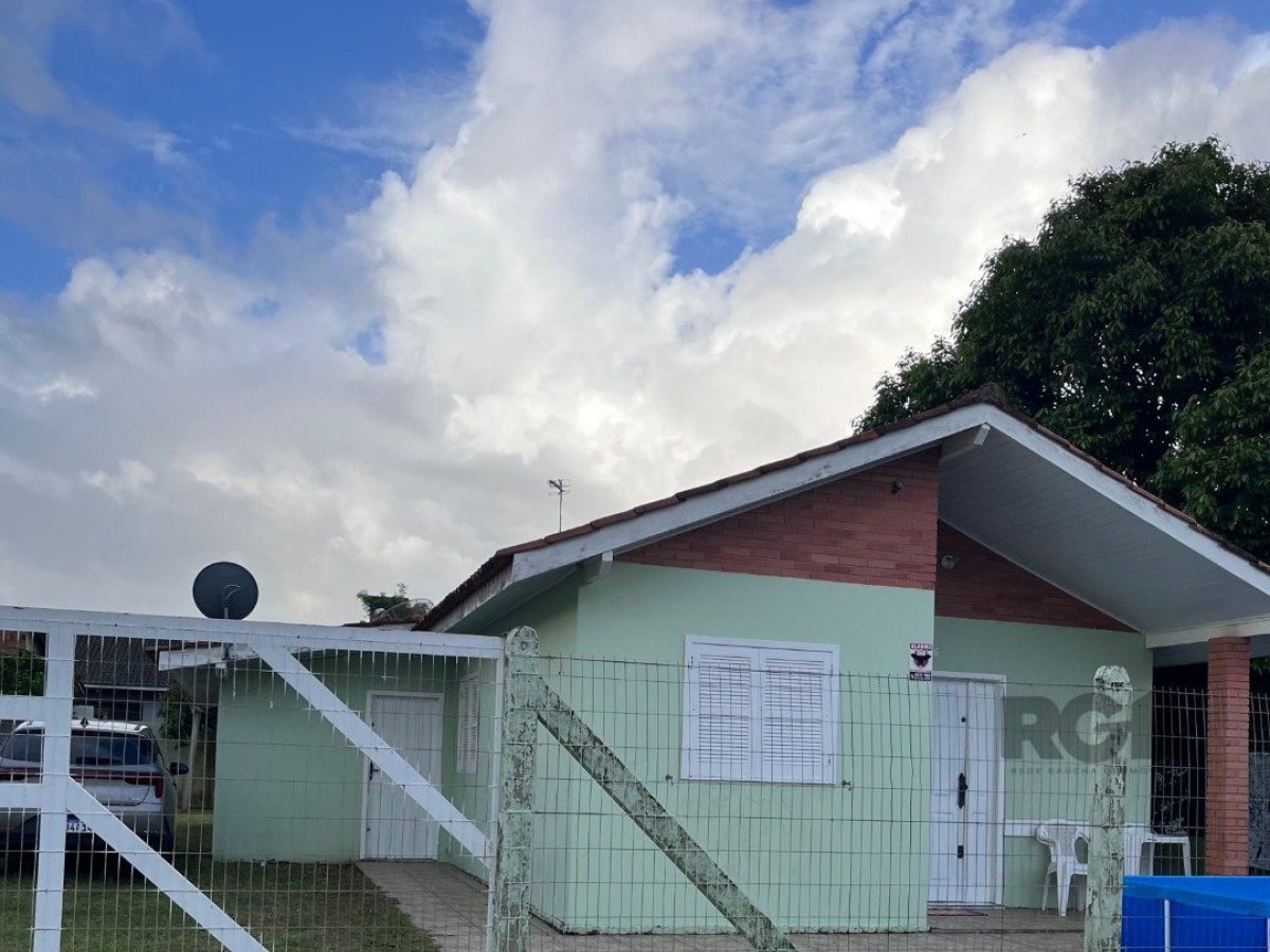 Casa à venda com 70m², 4 quartos, 3 vagas no bairro Arroio Teixeira em Capão da Canoa - Foto 1