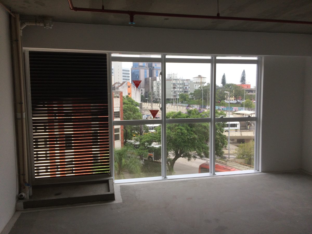 Conjunto/Sala à venda com 35m², 1 vaga no bairro Petrópolis em Porto Alegre - Foto 1