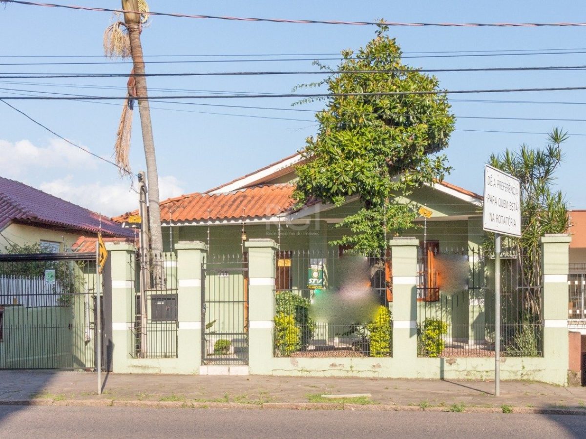 Casa à venda com 388m², 3 quartos, 3 vagas no bairro Vila Ipiranga em Porto Alegre - Foto 1