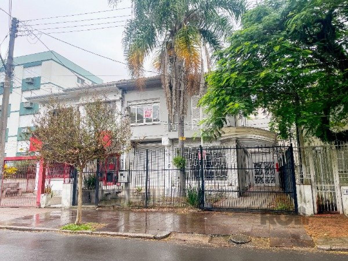 Casa à venda com 252m², 3 quartos, 1 suíte, 3 vagas no bairro Menino Deus em Porto Alegre - Foto 1