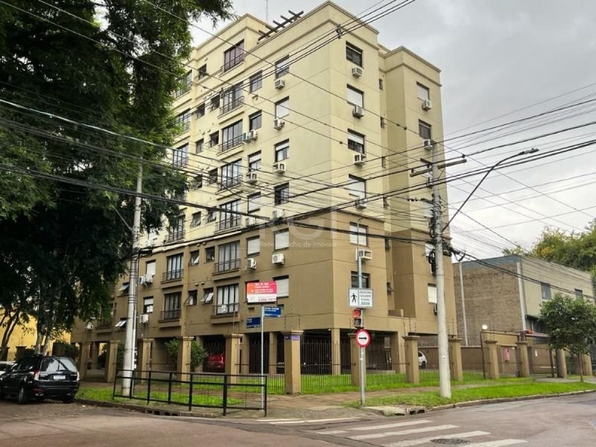 Apartamento à venda com 70m², 3 quartos, 1 suíte, 1 vaga no bairro São Geraldo em Porto Alegre - Foto 1