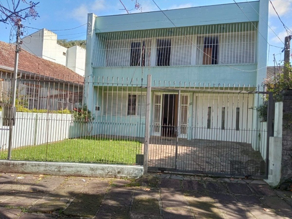 Casa à venda com 330m², 4 quartos, 1 suíte, 3 vagas no bairro Santo Antônio em Porto Alegre - Foto 1