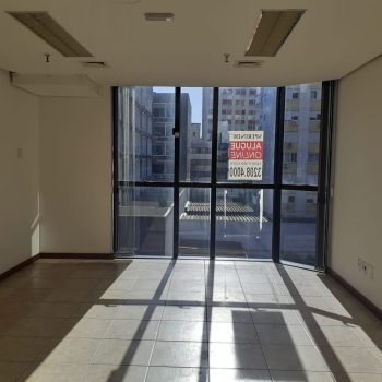 Sala para alugar com 38m², 1 vaga no bairro Mont Serrat em Porto Alegre