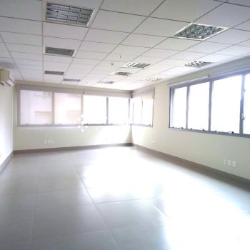 Sala para alugar com 62m², 1 vaga no bairro Floresta em Porto Alegre