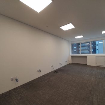 Sala para alugar com 34m², 1 vaga no bairro Jardim Botânico em Porto Alegre