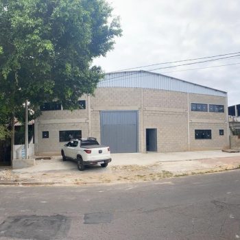 Pavilhão para alugar com 400m², 1 quarto no bairro Sarandi em Porto Alegre