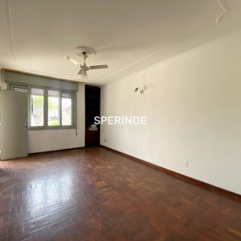 Casa para alugar com 177m², 4 quartos, 2 vagas no bairro Sarandi em Porto Alegre