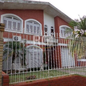 Casa à venda com 280m², 4 quartos, 1 suíte, 3 vagas no bairro Tristeza em Porto Alegre