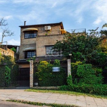 Sobrado à venda com 231m², 3 quartos, 1 suíte, 3 vagas no bairro Cristal em Porto Alegre