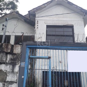 Casa à venda com 140m², 3 quartos, 2 vagas no bairro Medianeira em Porto Alegre